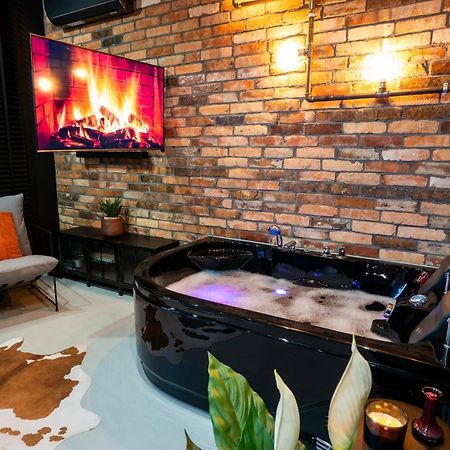 Aparthotel Zator Industrial 58 Jacuzzi Ngoại thất bức ảnh