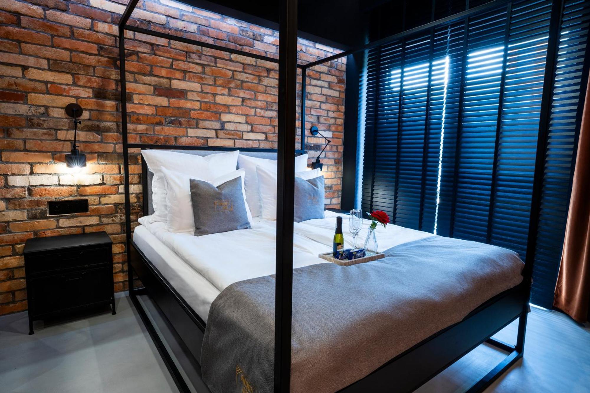 Aparthotel Zator Industrial 58 Jacuzzi Ngoại thất bức ảnh