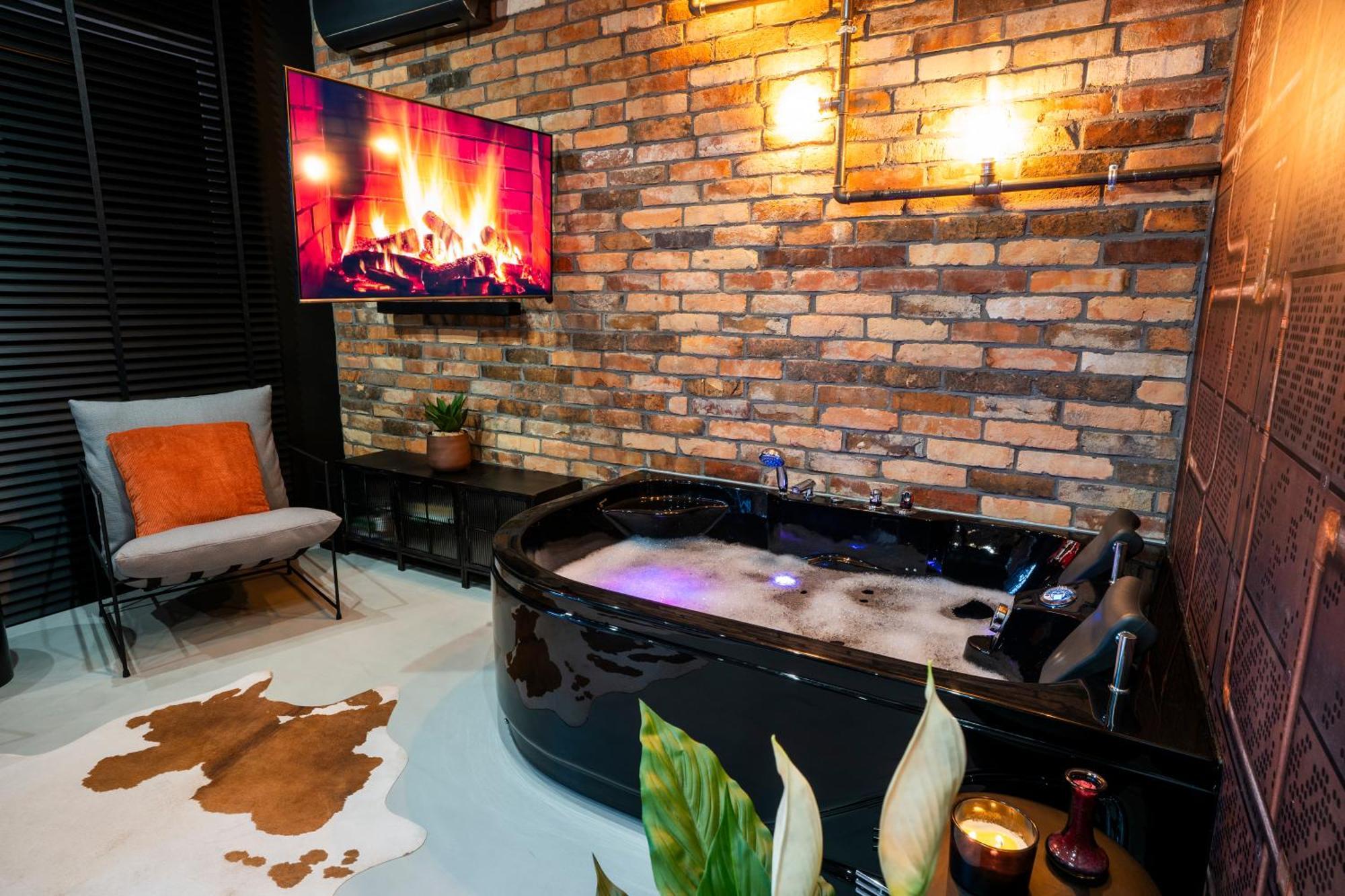Aparthotel Zator Industrial 58 Jacuzzi Ngoại thất bức ảnh